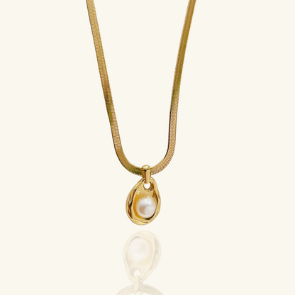 Pearl Embrace Necklace